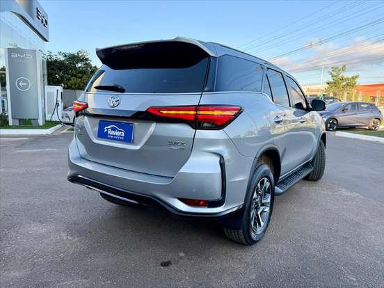 TOYOTA-HILUX SW4-2024