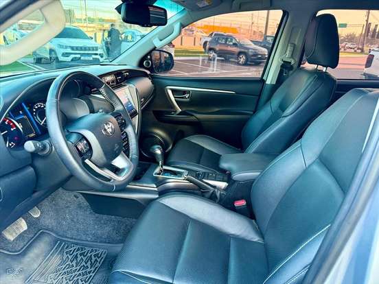 TOYOTA-HILUX SW4-2.8 D-4D TURBO DIESEL SRX PLATINUM 7L 4X4 AUTOMÁTICO TOYOTA-HILUX SW4-2024