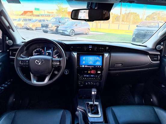 TOYOTA-HILUX SW4-2024