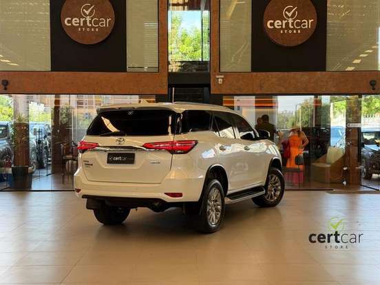 TOYOTA-HILUX SW4-2016