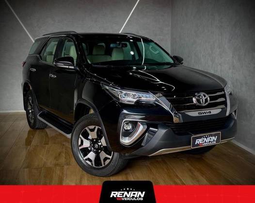 TOYOTA HILUX SW4 2.8 SRX DIAMOND 4X4 7 LUGARES 16V TURBO INTERCOOLER DIESEL 4P AUTOMÁTICO