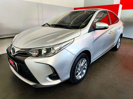 TOYOTA-YARIS-2022