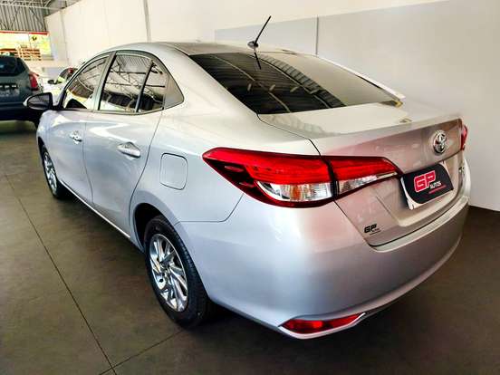 TOYOTA-YARIS-2022
