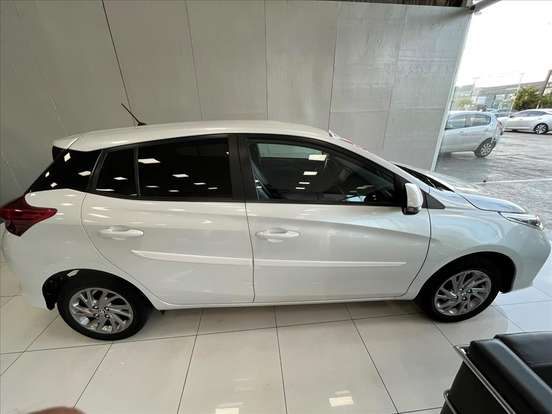 TOYOTA-YARIS-2024
