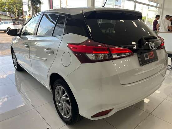 TOYOTA-YARIS-2024