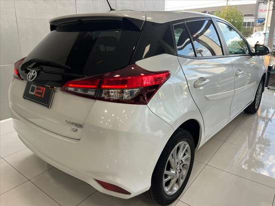 TOYOTA-YARIS-2024