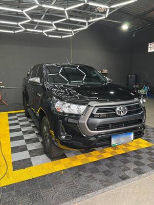 TOYOTA HILUX 2.8 D-4D TURBO DIESEL CD SR 4X4 AUTOMÁTICO