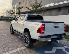 TOYOTA HILUX 2.8 D-4D TURBO DIESEL CD SRX 4X4 AUTOMÁTICO TOYOTA HILUX 2.8 D-4D TURBO DIESEL CD SRX 4X4 AUTOMÁTICO