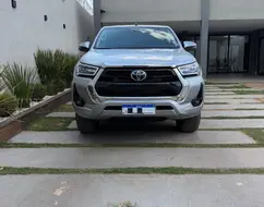 TOYOTA HILUX 2.8 D-4D TURBO DIESEL CD SRX 4X4 AUTOMÁTICO TOYOTA HILUX 2.8 D-4D TURBO DIESEL CD SRX 4X4 AUTOMÁTICO
