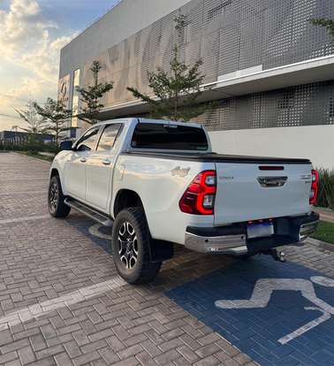 TOYOTA-HILUX-2020