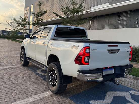 TOYOTA-HILUX-2.8 D-4D TURBO DIESEL CD SRX 4X4 AUTOMÁTICO TOYOTA-HILUX-2020
