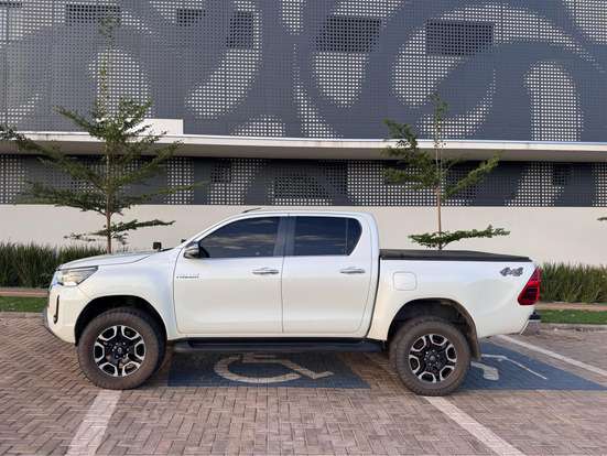 TOYOTA-HILUX-2020