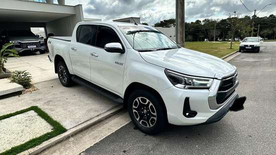TOYOTA-HILUX-2.8 D-4D TURBO DIESEL CD SRX 4X4 AUTOMÁTICO TOYOTA-HILUX-2022