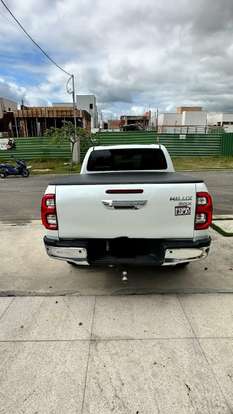 TOYOTA-HILUX-2022