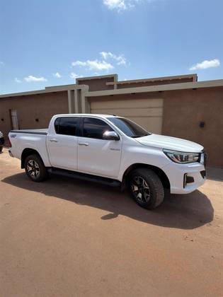 TOYOTA HILUX 2.8 SR 4X4 CD 16V DIESEL 4P AUTOMÁTICO