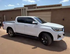 TOYOTA HILUX 2.8 SR 4X4 CD 16V DIESEL 4P AUTOMÁTICO TOYOTA HILUX 2.8 SR 4X4 CD 16V DIESEL 4P AUTOMÁTICO