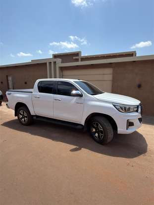 TOYOTA-HILUX-2018
