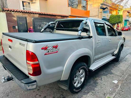 TOYOTA-HILUX-2012
