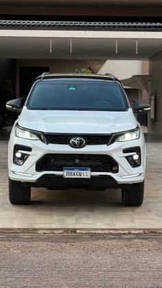 TOYOTA HILUX SW4 2.8 D-4D TURBO DIESEL GR-S 7L 4X4 AUTOMÁTICO