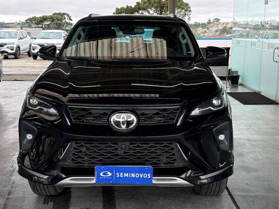 TOYOTA HILUX SW4 2.8 D-4D TURBO DIESEL SRX PLATINUM 7L 4X4 AUTOMÁTICO