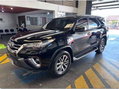 TOYOTA HILUX SW4 2.8 SRX 4X4 7 LUGARES 16V TURBO INTERCOOLER DIESEL 4P AUTOMÁTICO