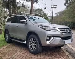 TOYOTA HILUX SW4 2.8 SRX 4X4 7 LUGARES 16V TURBO INTERCOOLER DIESEL 4P AUTOMÁTICO TOYOTA HILUX SW4 2.8 SRX 4X4 7 LUGARES 16V TURBO INTERCOOLER DIESEL 4P AUTOMÁTICO