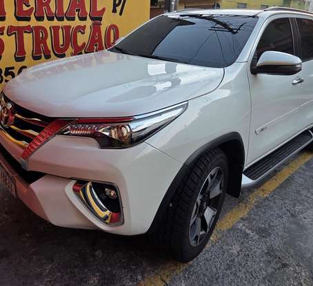 TOYOTA-HILUX SW4-2.8 SRX 4X4 7 LUGARES 16V TURBO INTERCOOLER DIESEL 4P AUTOMÁTICO TOYOTA-HILUX SW4-2020