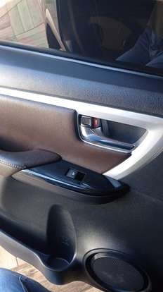 TOYOTA-HILUX SW4-2.8 SRX 4X4 7 LUGARES 16V TURBO INTERCOOLER DIESEL 4P AUTOMÁTICO TOYOTA-HILUX SW4-2019