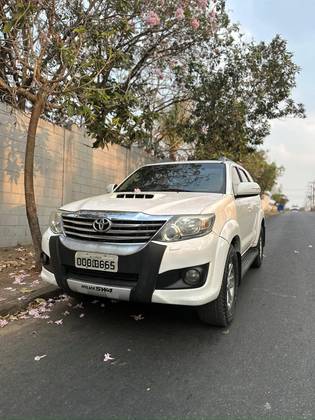 TOYOTA HILUX SW4 3.0 SRV 4X4 7 LUGARES 16V TURBO INTERCOOLER DIESEL 4P AUTOMÁTICO