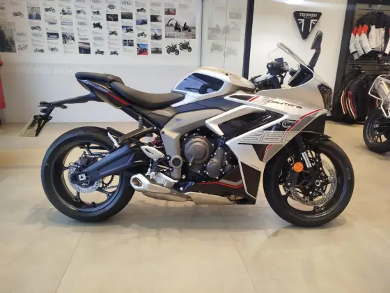 TRIUMPH DAYTONA 660 
