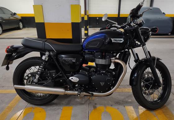 TRIUMPH BONNEVILLE T100 900 