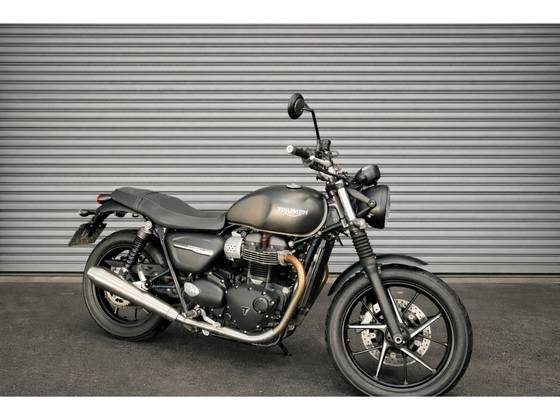TRIUMPH STREET TWIN 