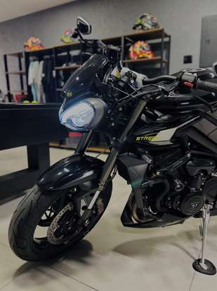 TRIUMPH-STREET TRIPLE RS ABS-2024