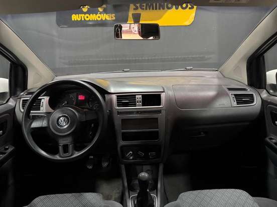 VOLKSWAGEN-FOX-2014