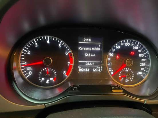 VOLKSWAGEN-FOX-2021