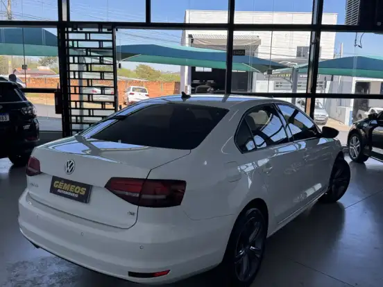 VOLKSWAGEN-JETTA-1.4 16V TSI COMFORTLINE GASOLINA 4P TIPTRONIC VOLKSWAGEN-JETTA-2017