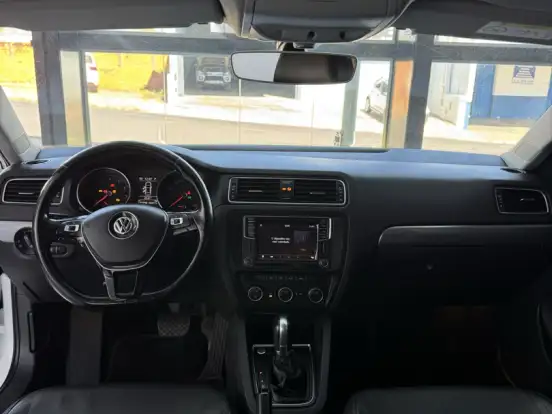 VOLKSWAGEN-JETTA-1.4 16V TSI COMFORTLINE GASOLINA 4P TIPTRONIC VOLKSWAGEN-JETTA-2017