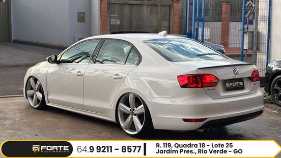 VOLKSWAGEN-JETTA-2013