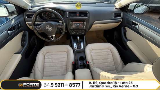 VOLKSWAGEN-JETTA-2013