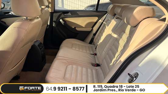 VOLKSWAGEN-JETTA-2013