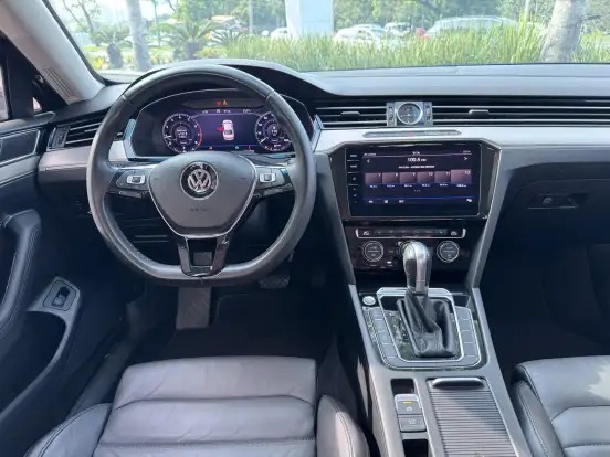 VOLKSWAGEN-PASSAT-2017
