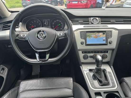 VOLKSWAGEN-PASSAT-2015