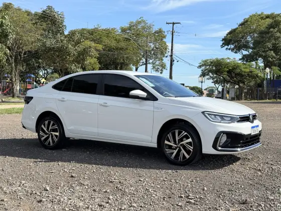 VOLKSWAGEN VIRTUS 1.0 200 TSI HIGHLINE AUTOMÁTICO