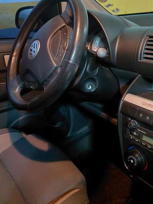 VOLKSWAGEN-CROSSFOX-2008