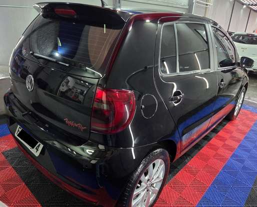 VOLKSWAGEN-FOX-1.6 MI ROCK IN RIO 8V FLEX 4P MANUAL VOLKSWAGEN-FOX-2013