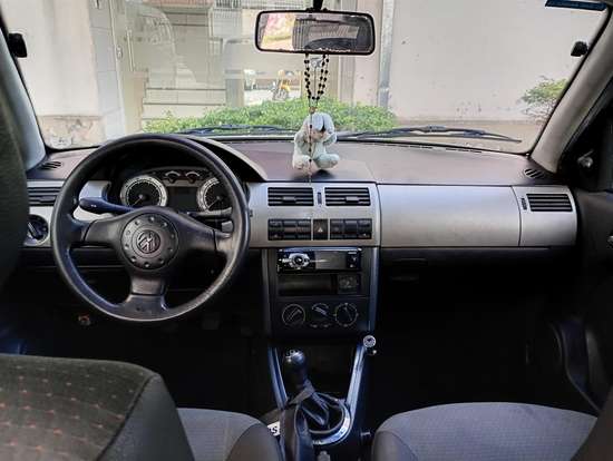 VOLKSWAGEN-GOL-2004