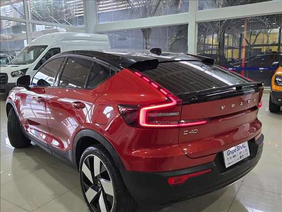 VOLVO-C40-2022