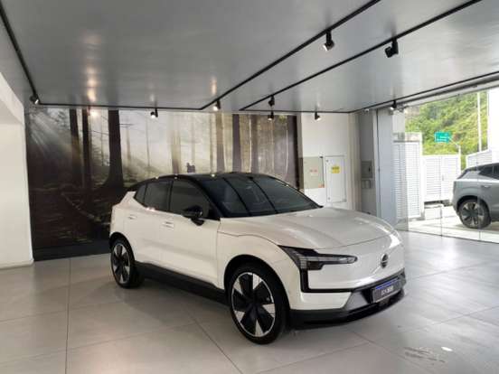 VOLVO-EX30-2026