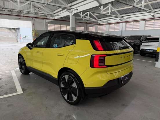 VOLVO-EX30-2024