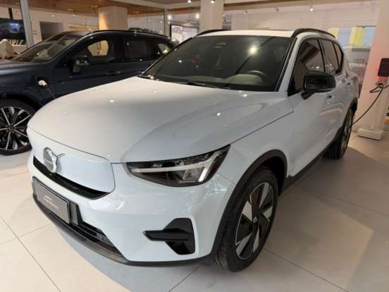 VOLVO-EX40-2025